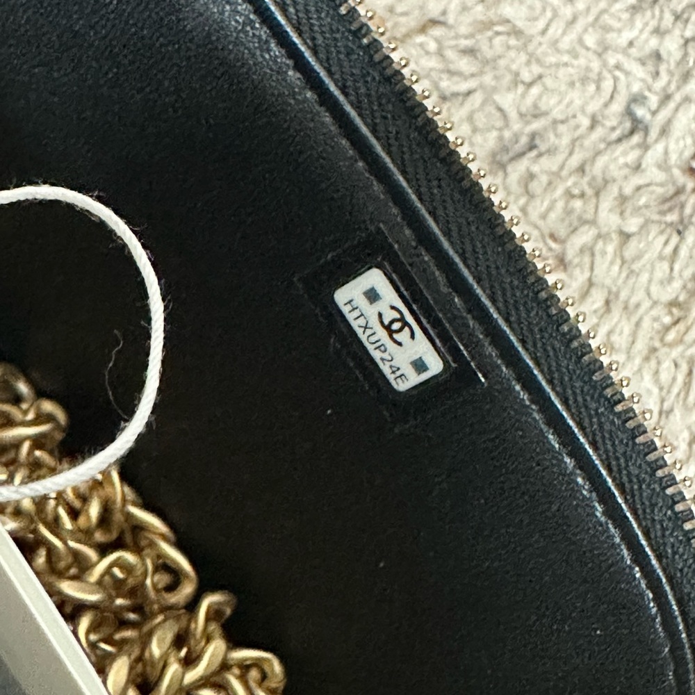 Rare Chanel vanity Bag 2022 - Picture 6 of 6